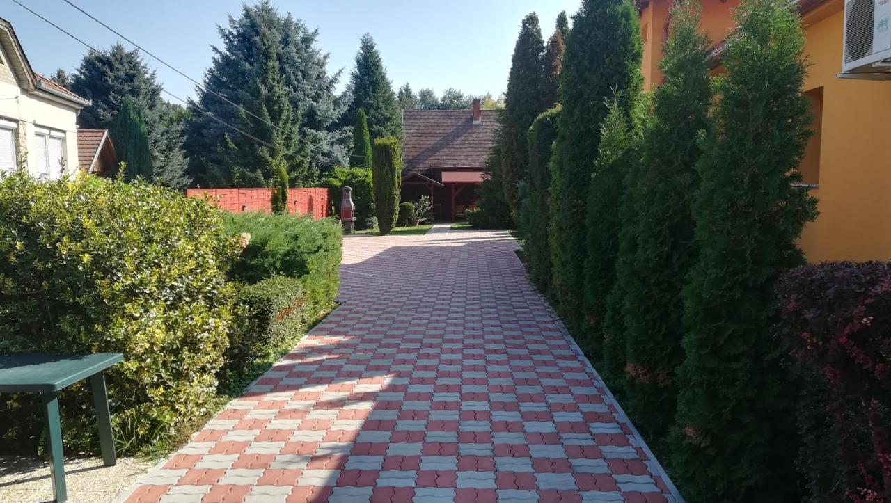 Kéri Apartman Mosonmagyaróvár Extérieur photo